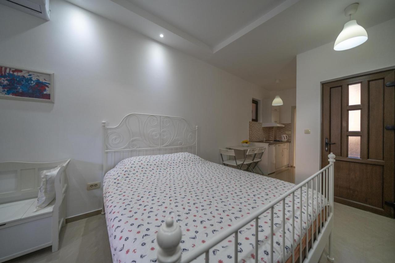קוטור Apartments Milunovic מראה חיצוני תמונה